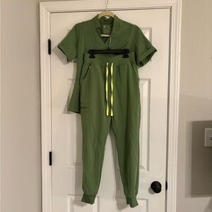 FIGS XS Petite Fern Green Scrubs